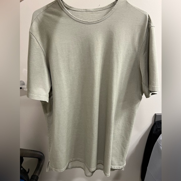 Lulu lemon t shirt - Picture 1 of 3